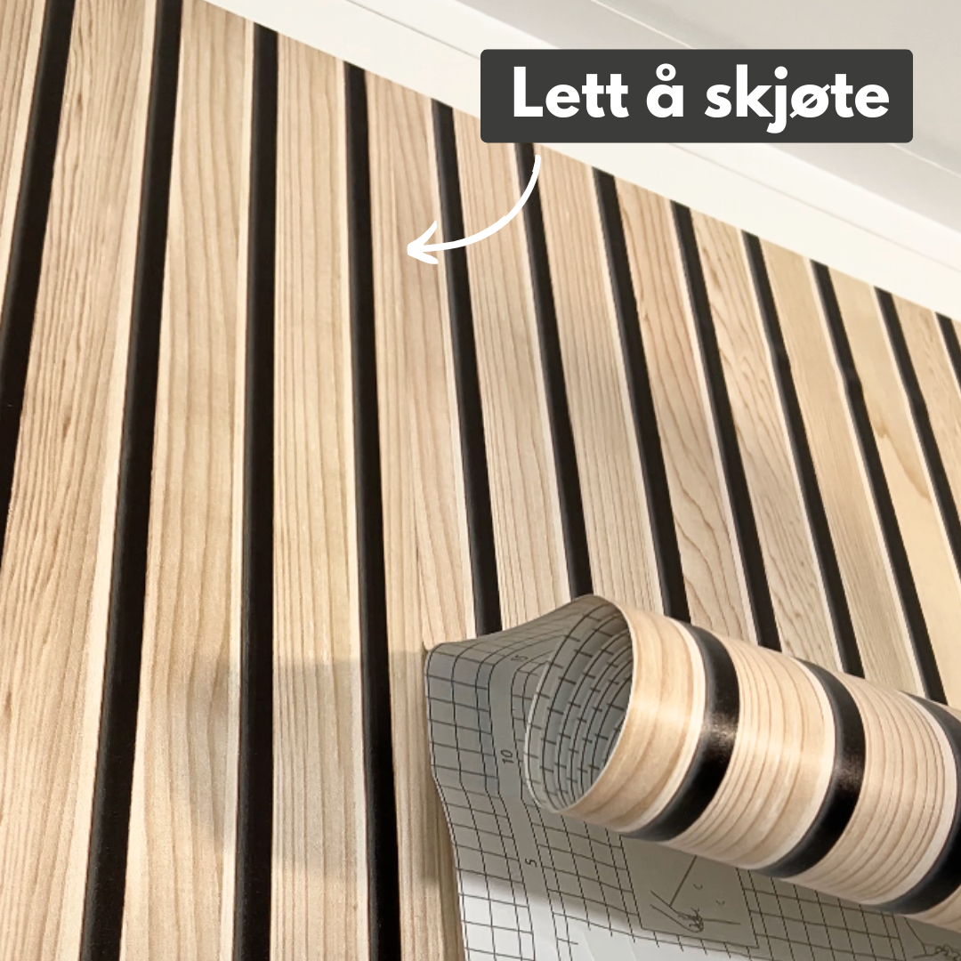 Moderne kontaktplast med spilelook montert på kjøkkenvegg.