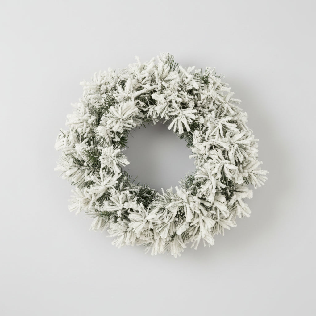 Nydelig julekrans med lys. Passer godt til å henge opp på dører eller på vegger som julepynt.