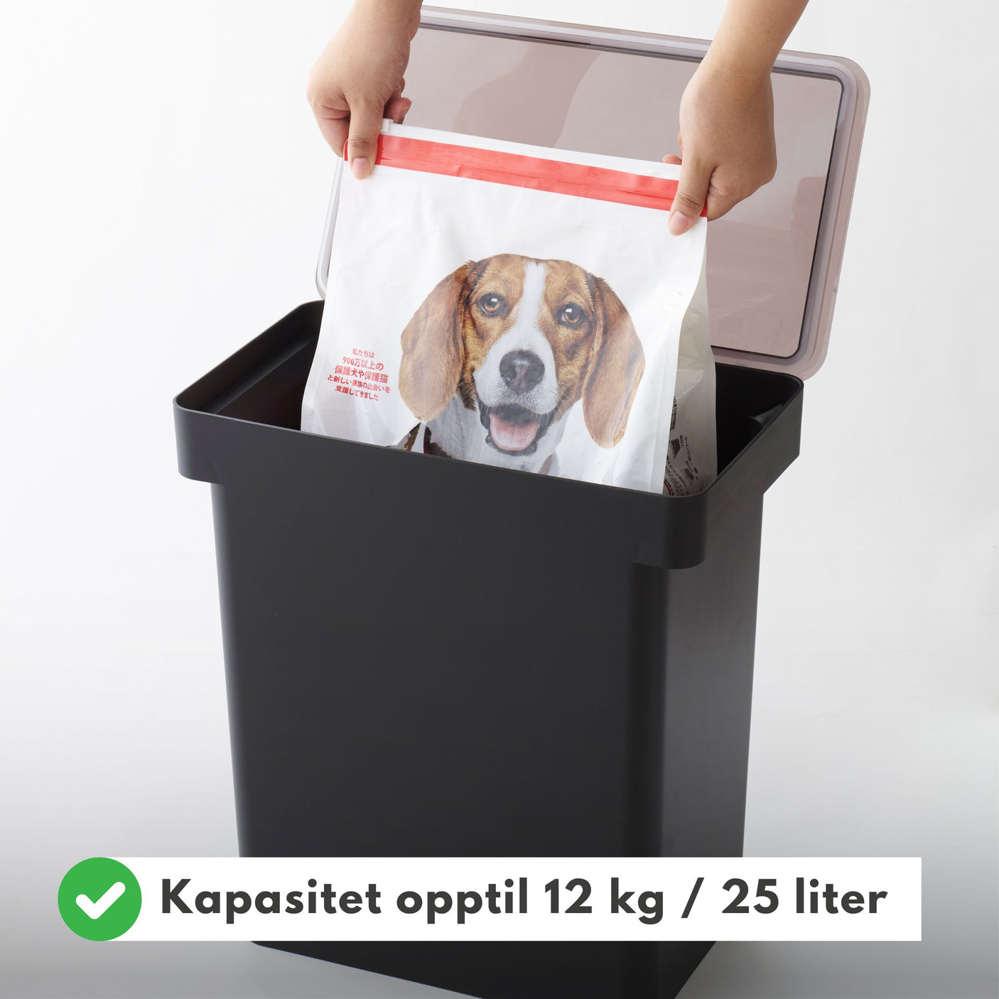 Beskytter dyrefôr mot fuktighet og uønskede lukter. Stor kapasitet. Plass til sekk opptil 12 kg eller 25 liter.