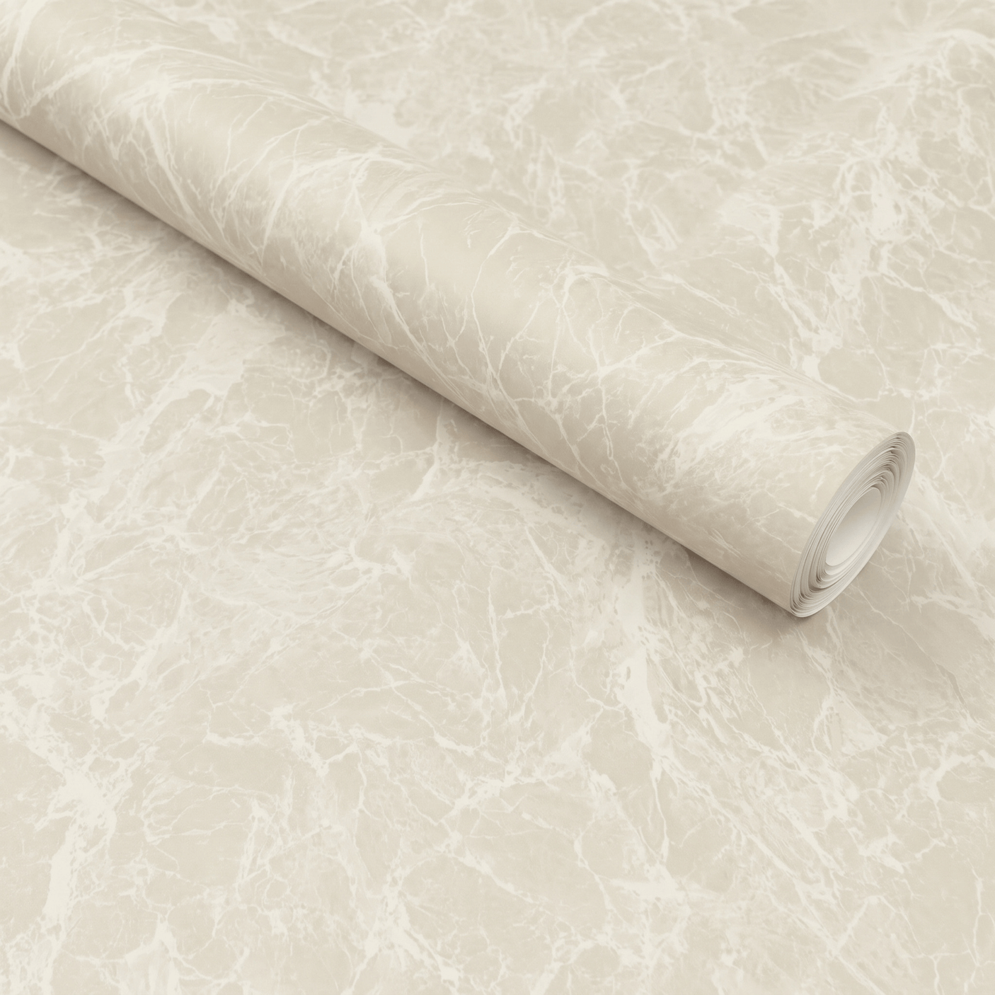Rull med Limestone crema kontaktplast, kremhvitt kalksteinsmønster med myke lyse årer