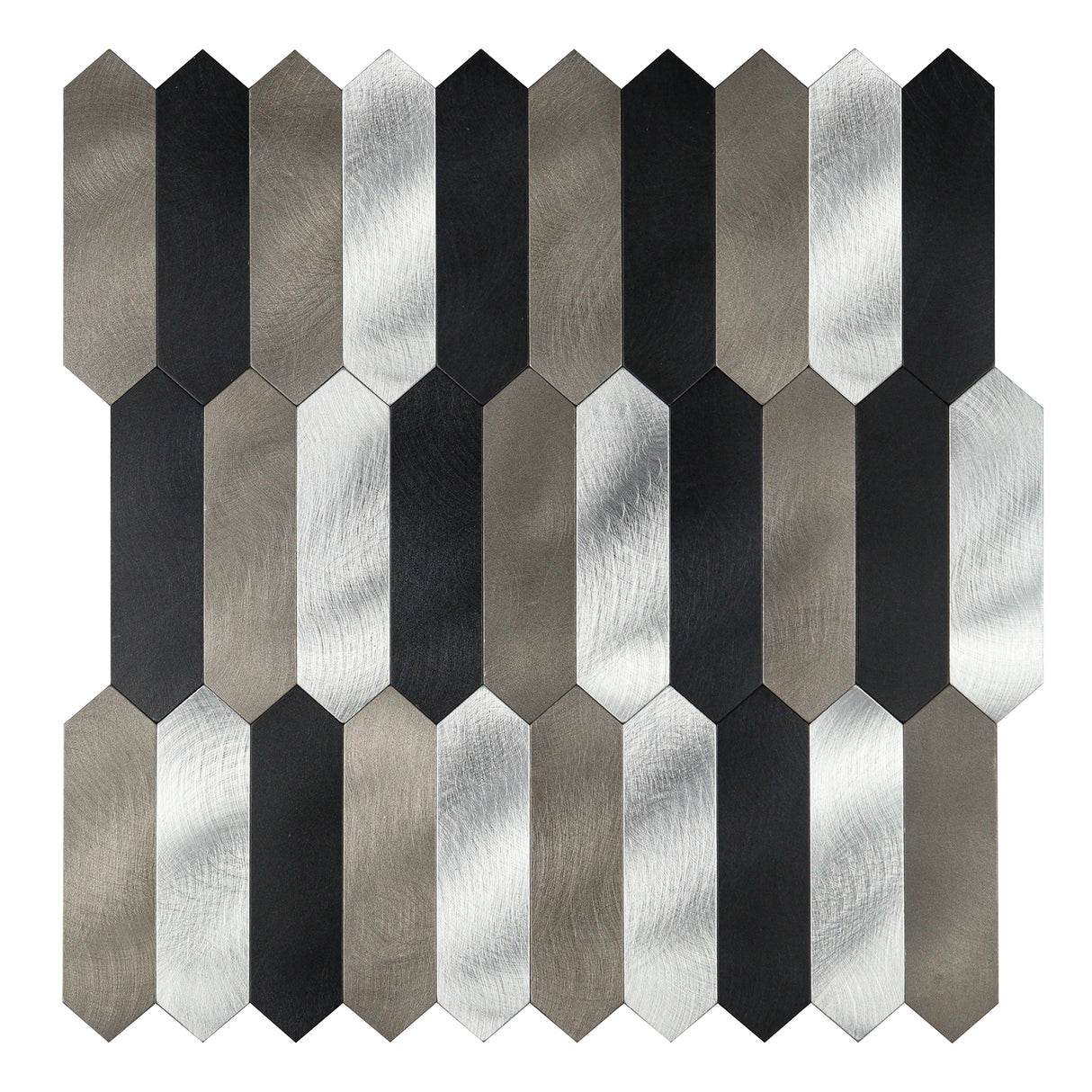 Tanya selvklebende fliser med avlangt hexagonmønster i svart, grått og sølv.