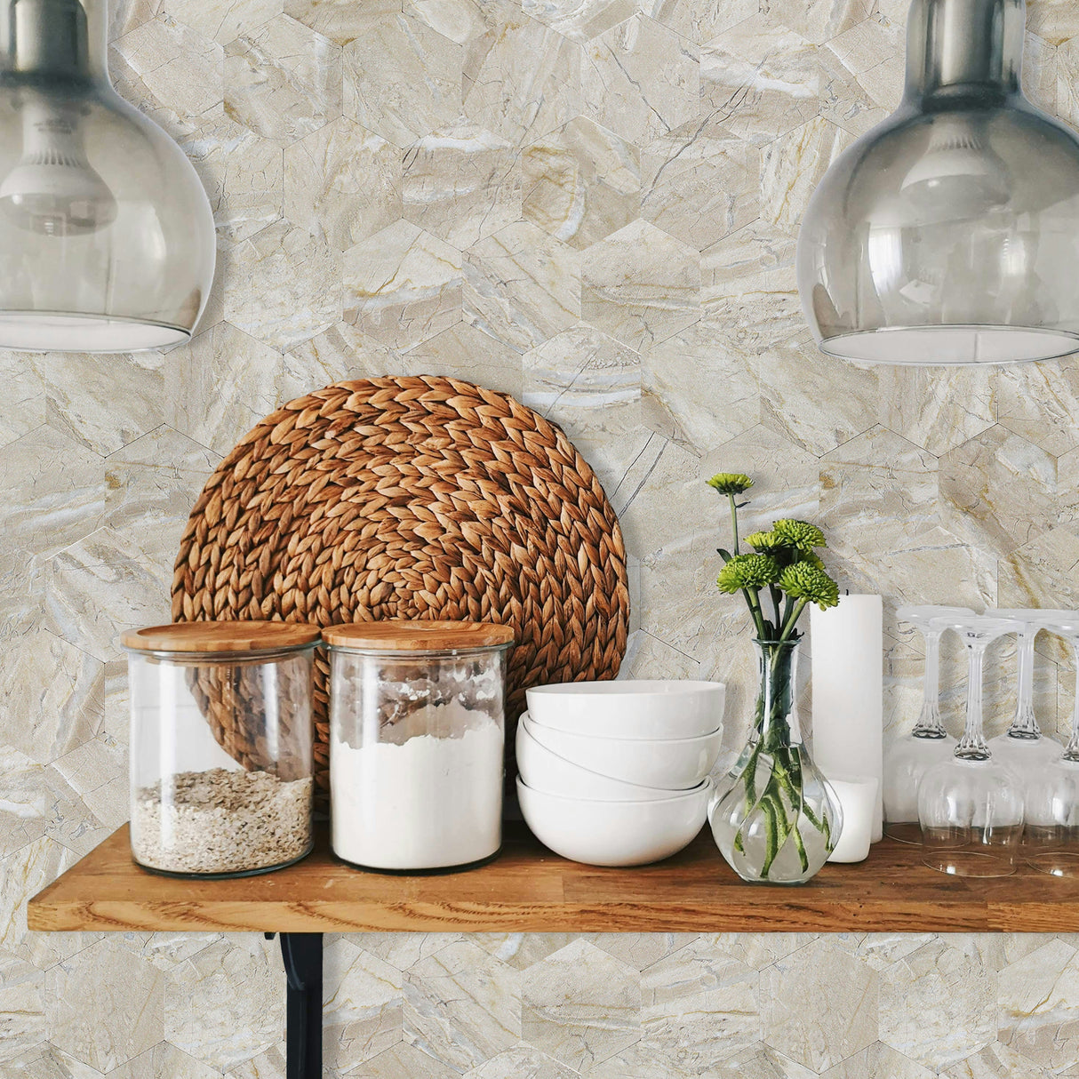 Prøveflis fra Lindas Dekor med moderne hexagon-design og naturlig steinuttrykk.