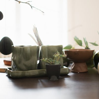 Urtepottesett med to små potter til basilikum, rosmarin og timian