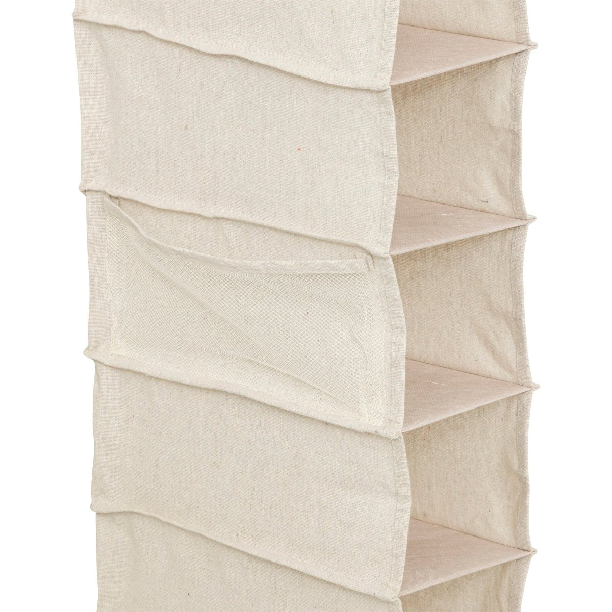 Nærbilde av beige hengende skohylle med separate oppbevaringsrom i tekstil.