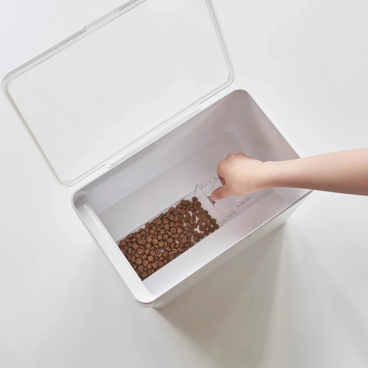 Lufttett oppbevaringsboks for dyrefôr 3,5 kg hvit - Lindas Dekor