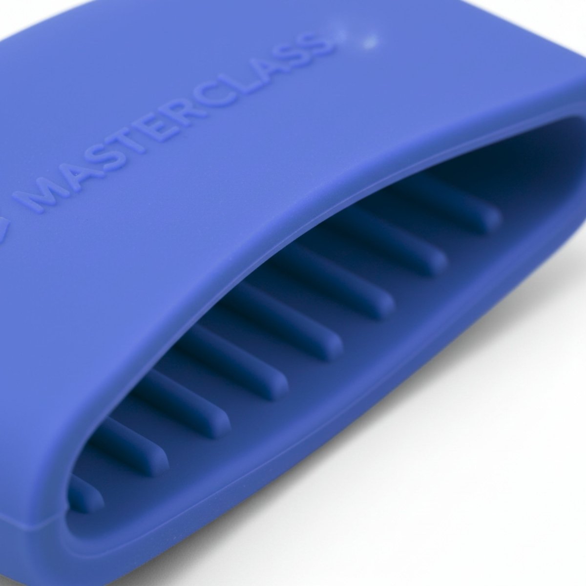 Mørkeblå silikonhåndtakstrekk fra MasterClass på grytehåndtak – beskytter mot varme