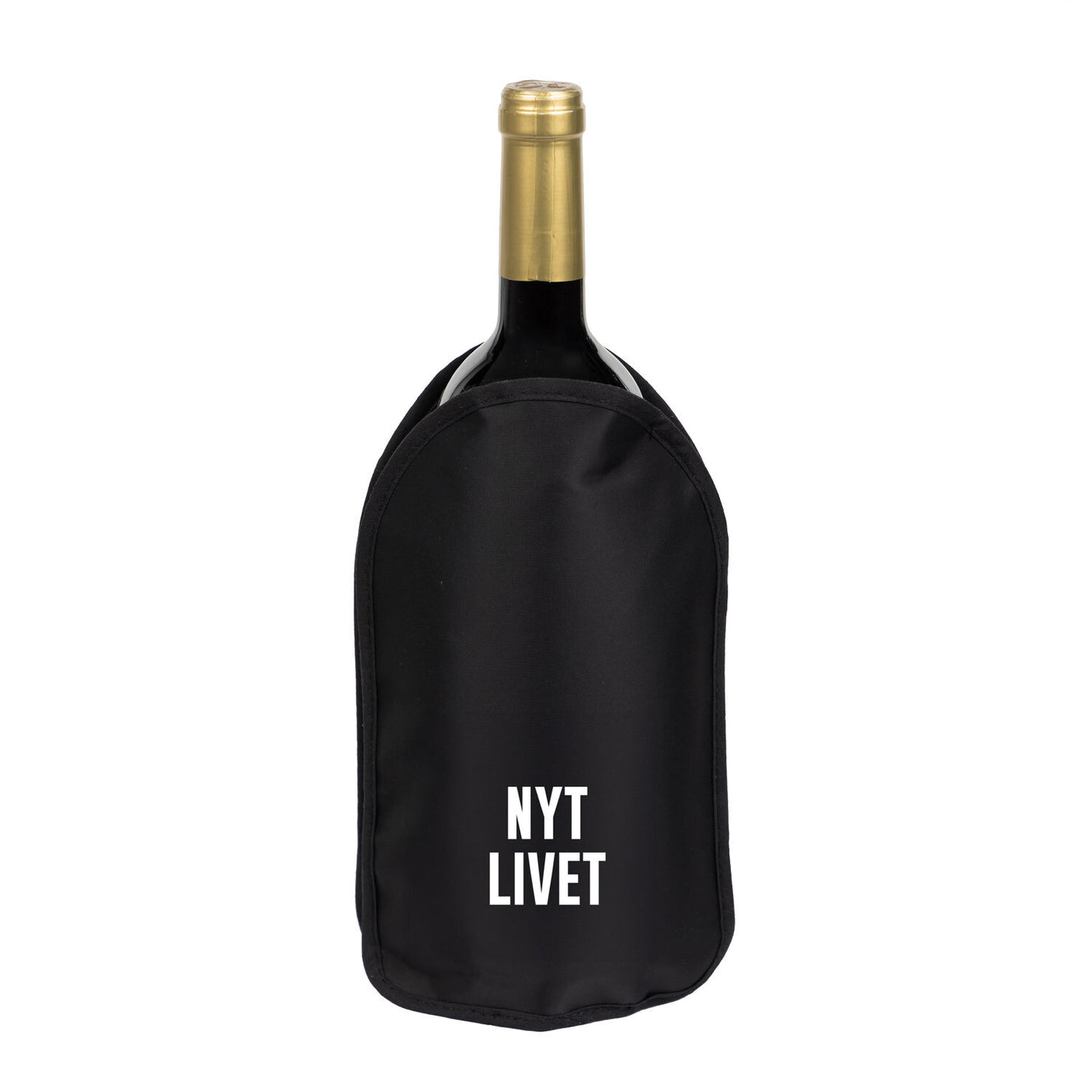 Nyt Livet vinkjøler sammen med campingglass og sitronbrus på en terrasse.