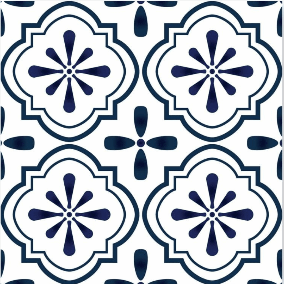 Nova blå selvklebende fliser imiterer et klassisk design i hvitt og blått. Denne passer godt til fornyelse av kjøkken og baderom.