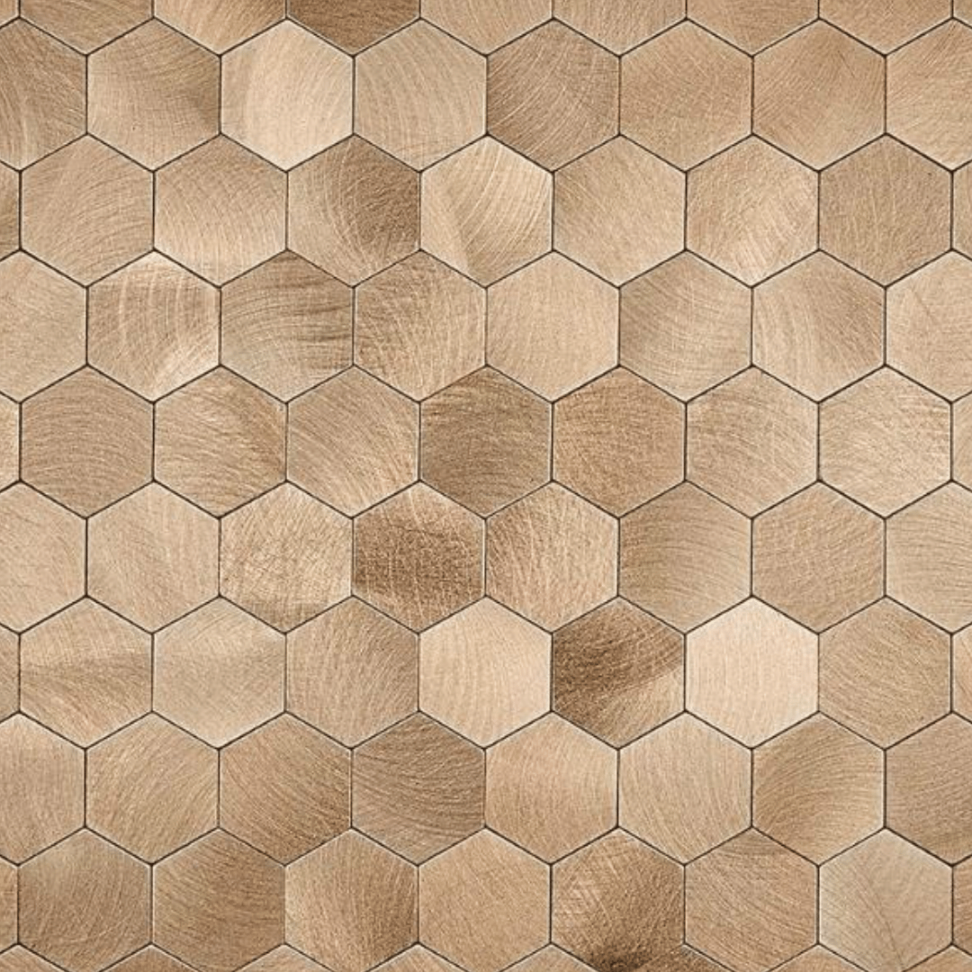 Børstet kobber selvklebende veggfliser i sekskantet design monteres enkelt uten lim.