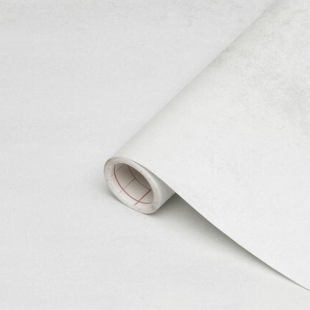 Mikrosement hvit kontaktplast er en av våre bestselger. Denne imiterer hvit mikrosement og gir et moderne og vakkert uttrykk til møbler og alle rom.