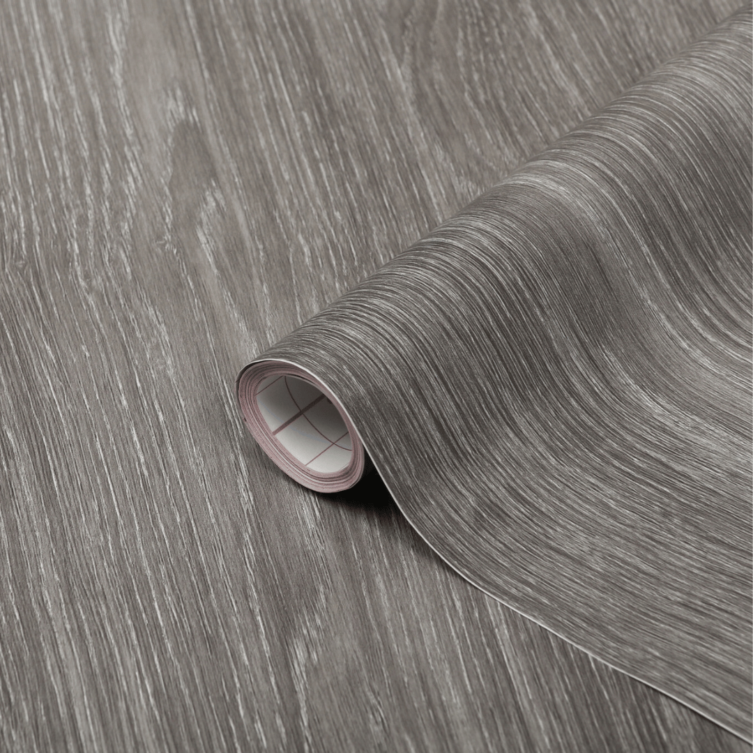 Perlegrå kontaktplast er en av våre populære bestselgere. Den gir et moderne og rolig uttrykk og passer godt til kjøkken, stue og møbler.