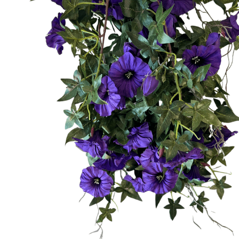 Kunstig blomsterplante med lilla blomster og grønne blader