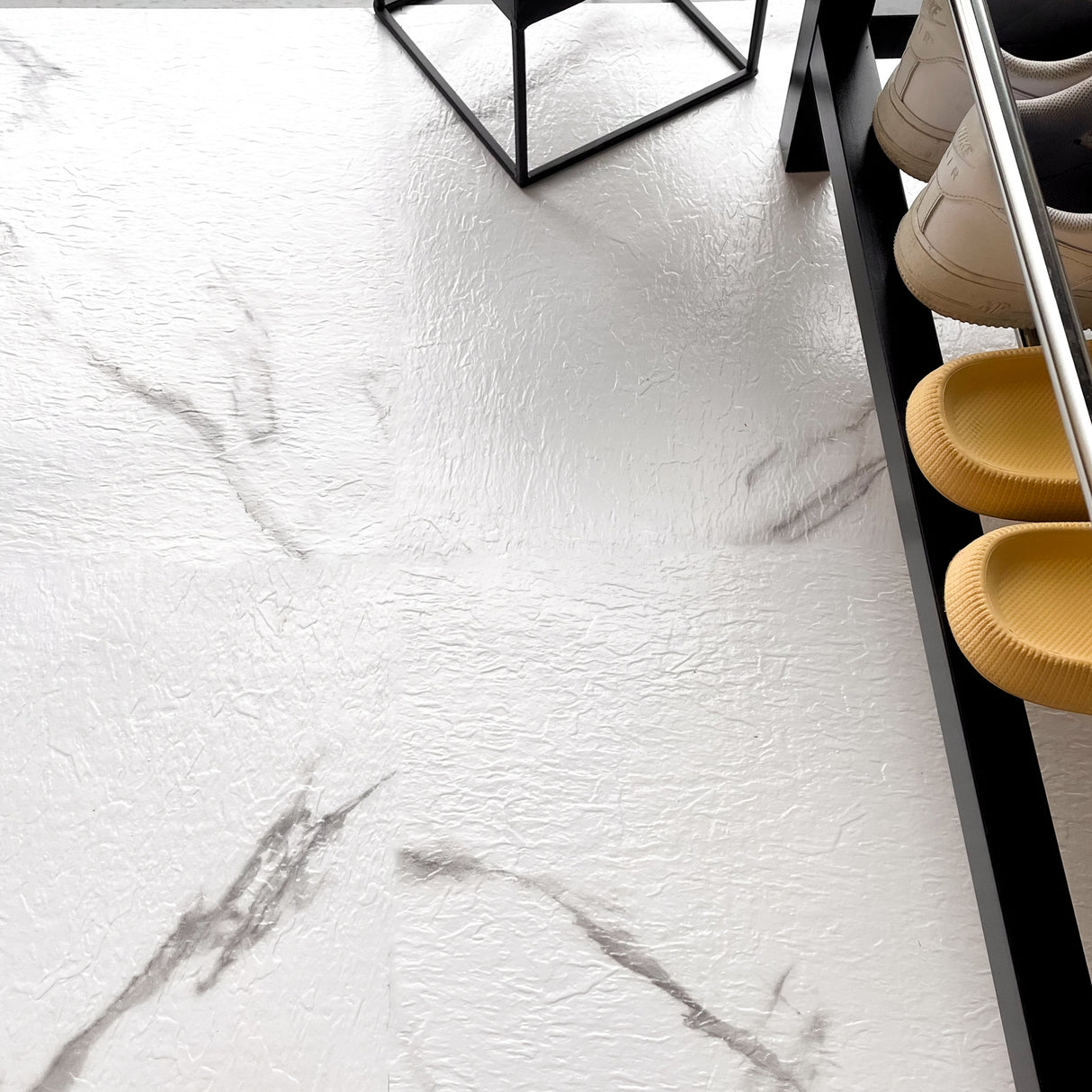 Vareprøve: Marmor hvit selvklebende gulvfliser