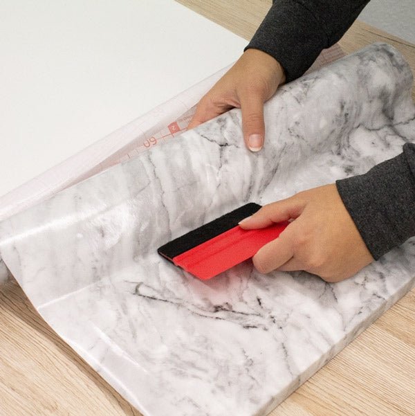 Marmor kontaktplast på stuebord – luksuriøs marmor-look med naturlig åring