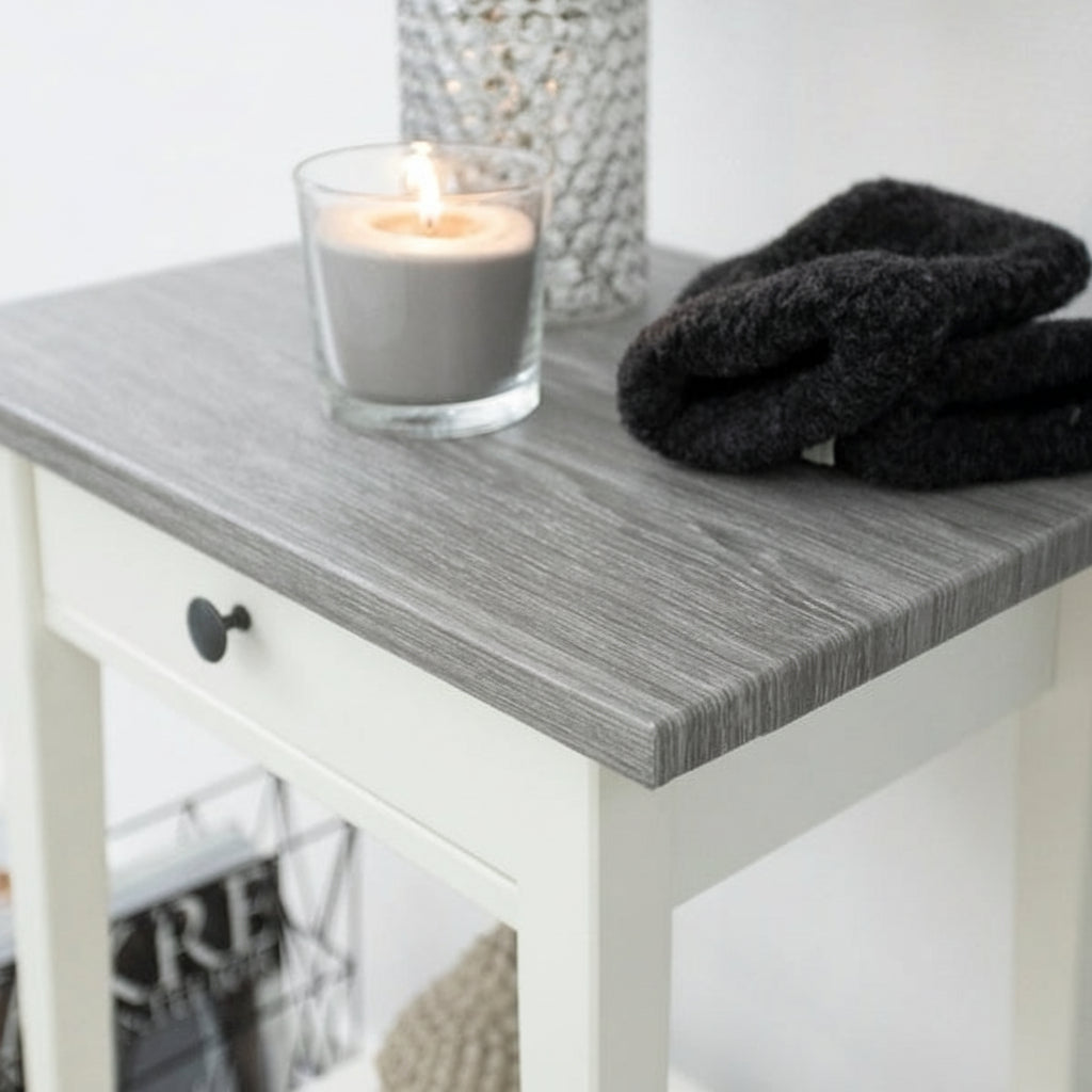 Lite bord fornyet med perlegrå kontaktplast