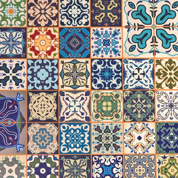 Casablanca fliser kontaktplast er en fargerik bestselger som er veldig egnet til å fornye kjøkkeninnredningen.