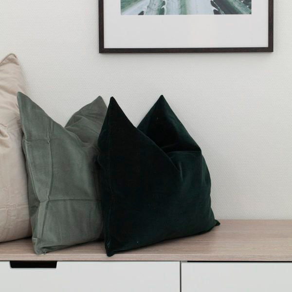 Lys, nordisk kontaktplast perfekt for trapper og benkeplater.