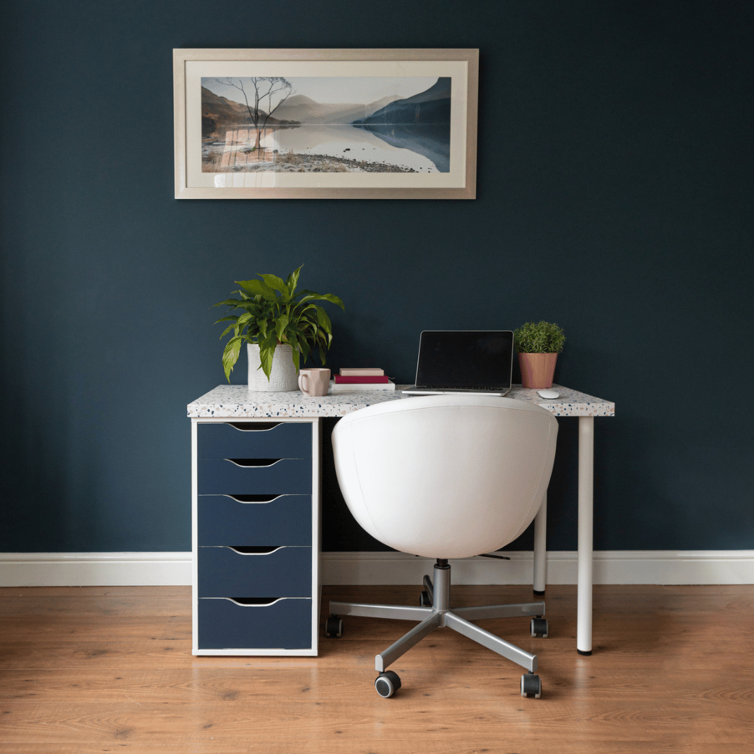 Uni matt dempet marineblå kontaktplast