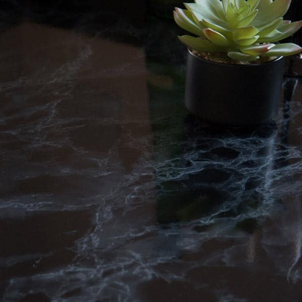 Marmor sort/blå kontaktplast