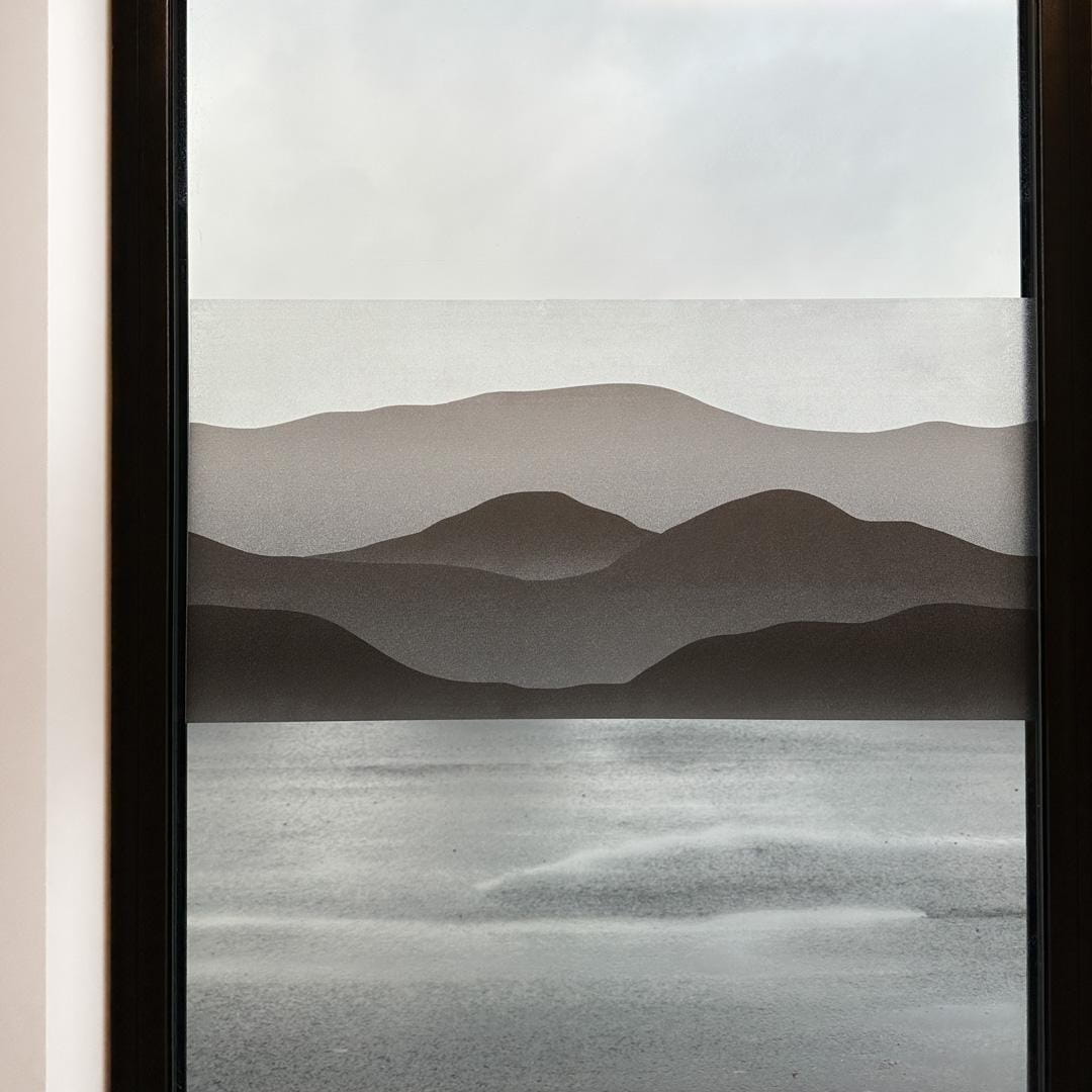 Vindusfolie fjell – Static Premium Mountains med kunstnerisk fjellmotiv fra d-c-fix