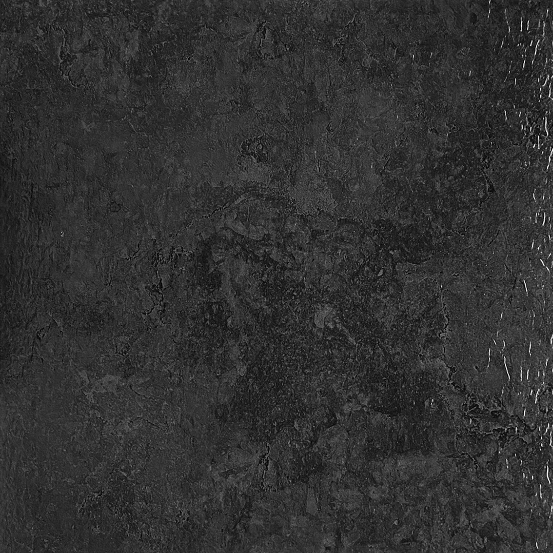 10-pk Sort betong selvklebende gulvfliser imiterer mørk grovkornet betong. Denne passer godt til fornyelse av kjøkken og bad.