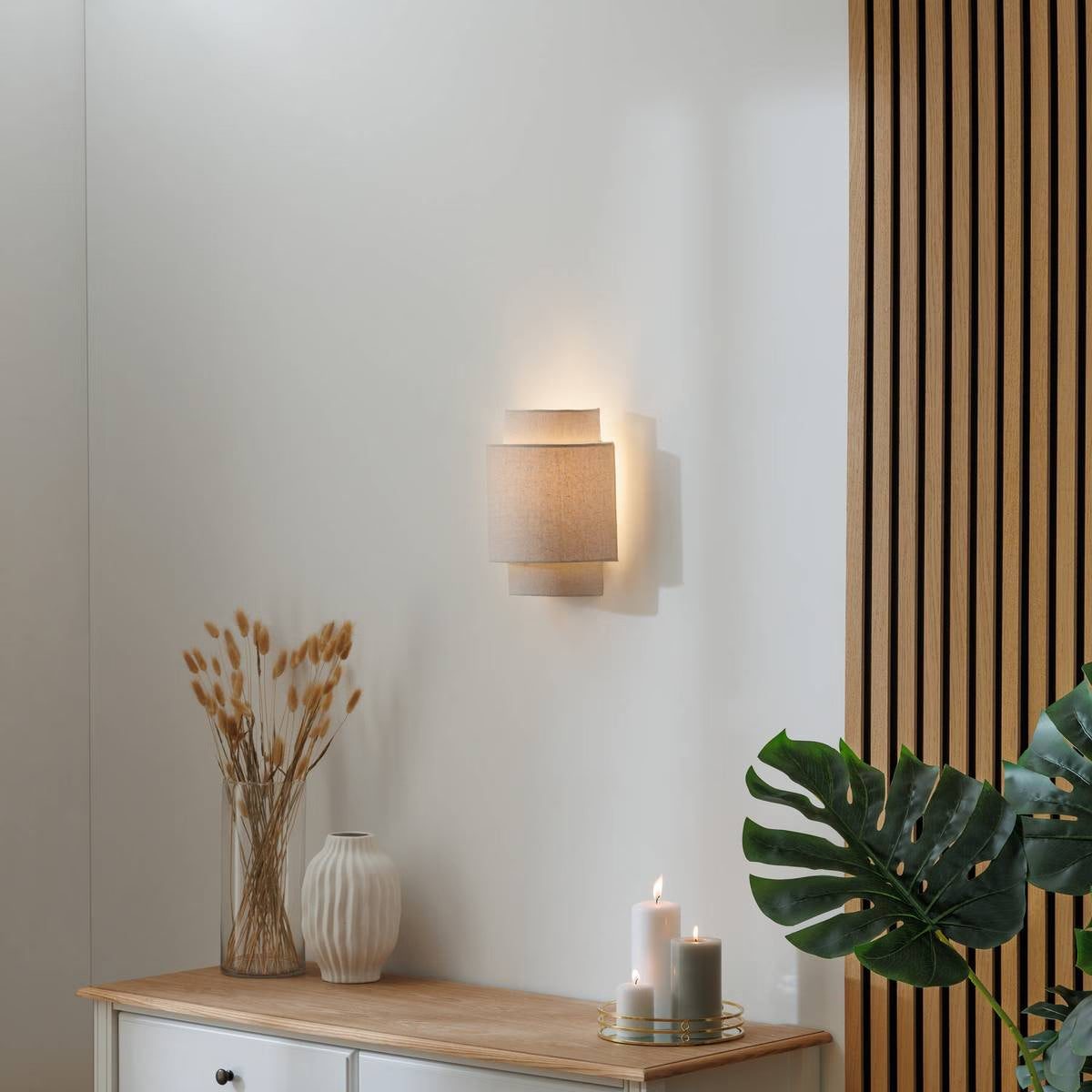 Nahel vegglampe beige i lin og stål 27 cm