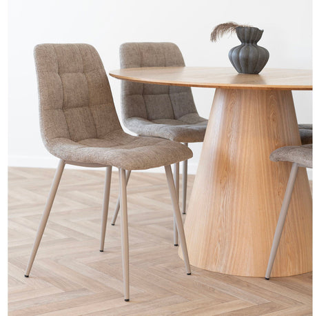 Middelfart spisestol i grå tekstil – visning av stolens rygg fra baksiden.