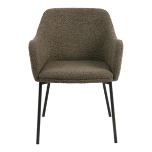 Melilla spisestol i brun bouclé med armlener – frontperspektiv