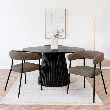 Spisestol Trivio i brun med elegant design