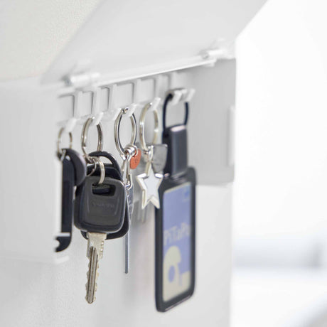 Veggmontert nøkkelskap i metall med fleksibel organisering av nøkler