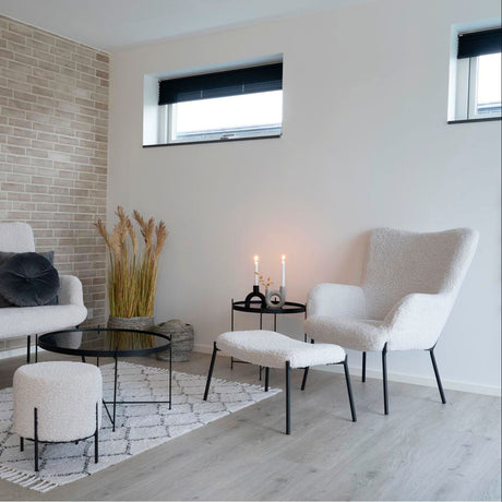 Glasgow stolsett plassert i moderne stue med lyst interiør