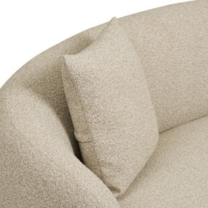 2,5-seters sofa Hawkes i sand – trukket i polyester med reisverk i furu