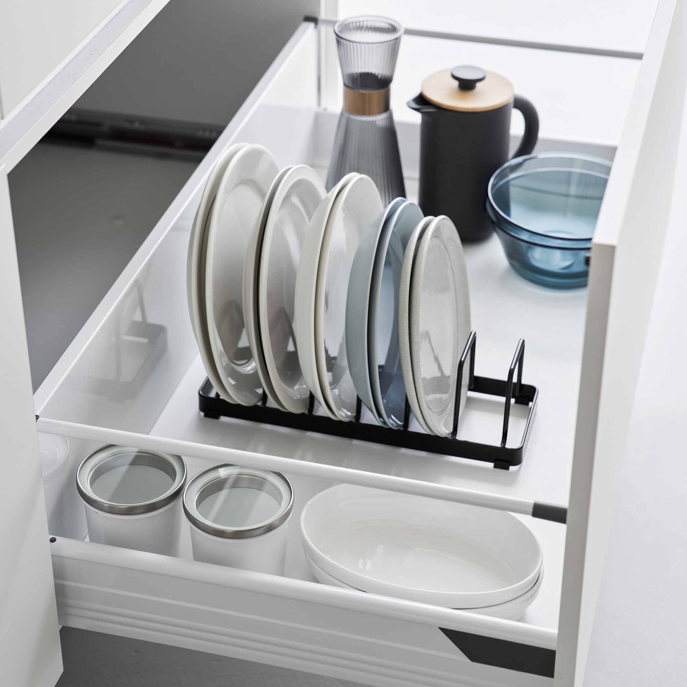 Tallerkenholder med plass til tallerkener opptil 30 cm