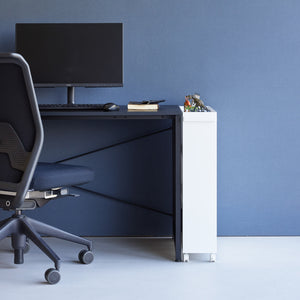 Oppbevaringsvogn i hvit farge brukt til oppbevaring av dokumenter og blader.