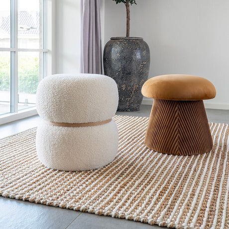 Brooklyn puff 44 x 44 cm brukt som sitteplass i stue