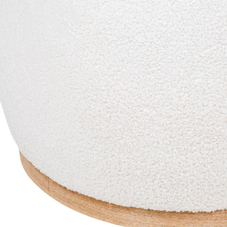 Stor puff i hvit teddy med avrundet form til stue