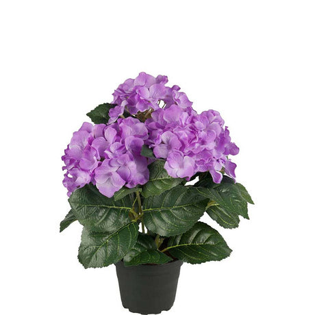 Naturtro kunstig hortensia med lilla blomster og grønne blader i sort potte.