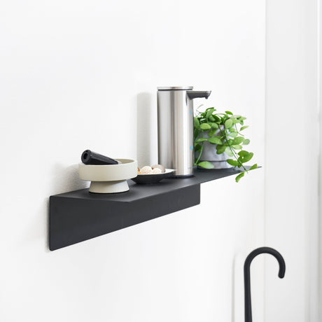 Moderne vegghylle som passer på kjøkken, kontor og entré.