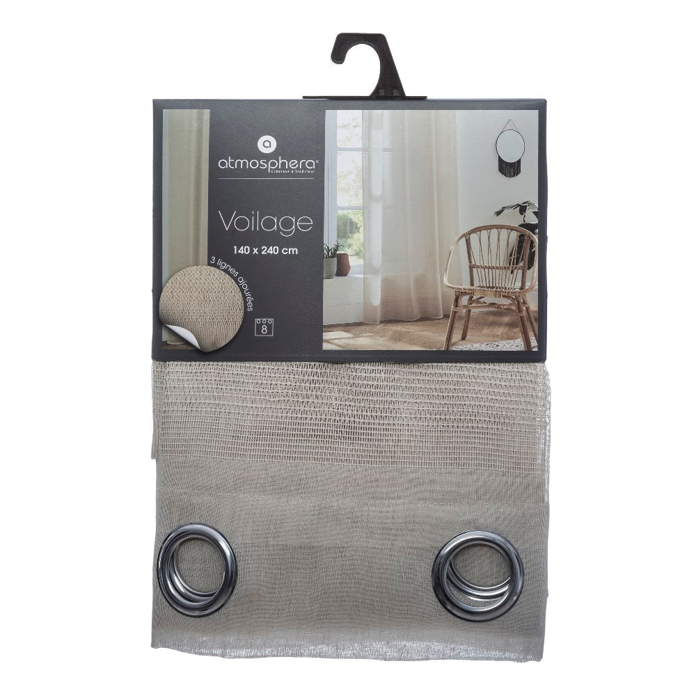 Transparent Sab-gardin foran vindu med dagslys
