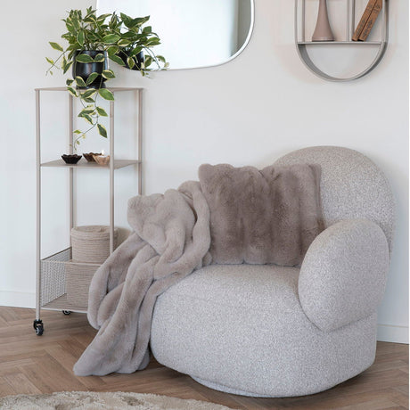 Tralle med perforert nederhylle