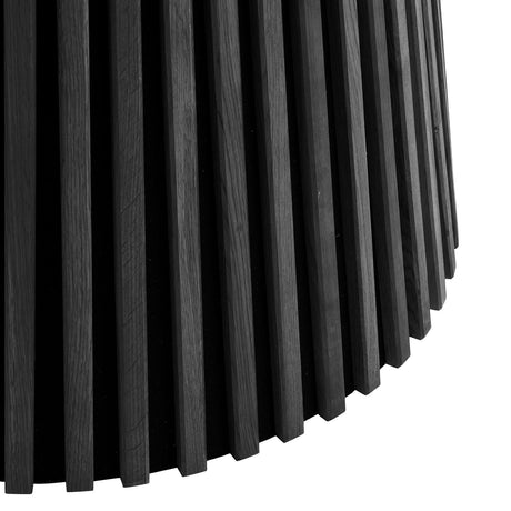 "Svart eikefiner spisebord med lamellbase sett i kvadratisk bilde"