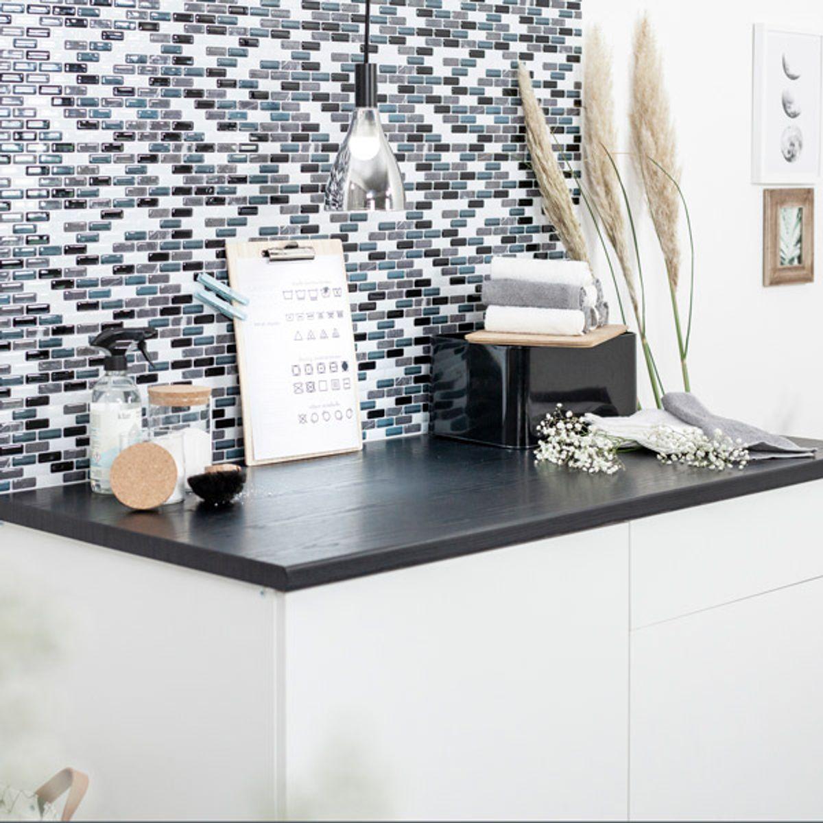 Vareprøve: Treverk sort matt kontaktplast