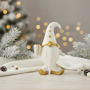 Nissefigur i hvitt porselen med gullhatt og langt skjegg, 29 cm