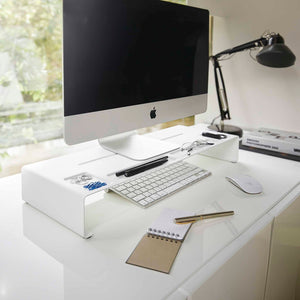 Minimalistisk skjermstativ i stål til hjemmekontor