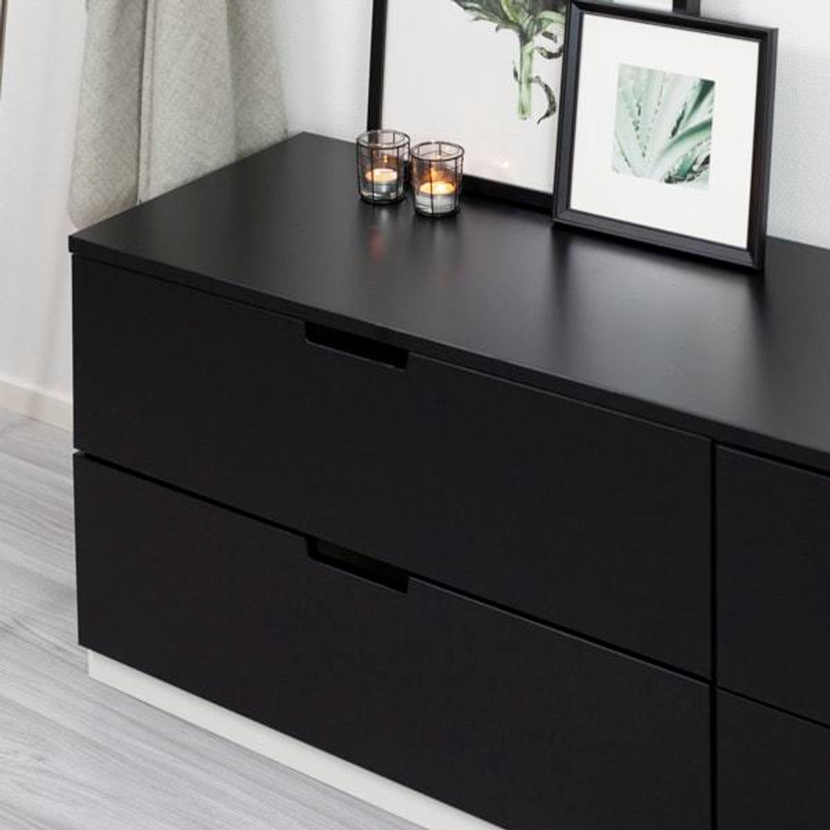 Vareprøve: Uni Matt sort kontaktplast