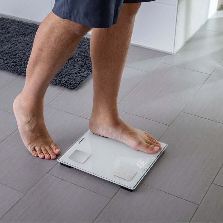 Digital kroppsanalysevekt med appstyring og hvit glassplate