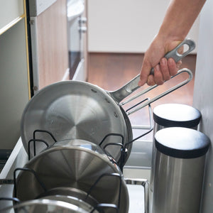 Minimalistisk lokkholder til skuff eller skap.