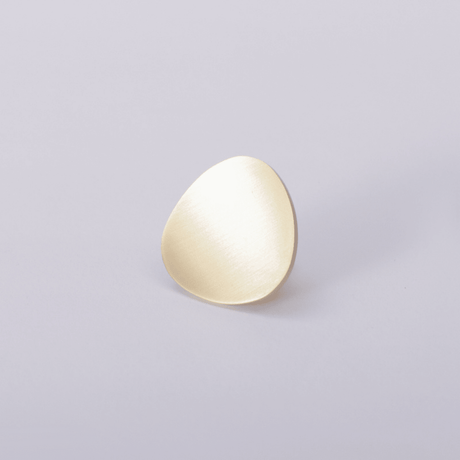 Silhuett av Cannes knott i børstet messing, 36 mm – minimalistisk design for moderne interiør.


