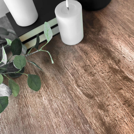 Selvklebende trelook folie til spisebord og benkeplate – realistisk trestruktur og matt finish