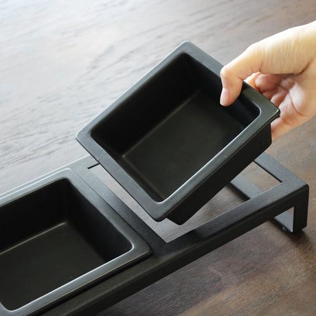 Hundefôrskål med forhøyet design for bedre komfort.